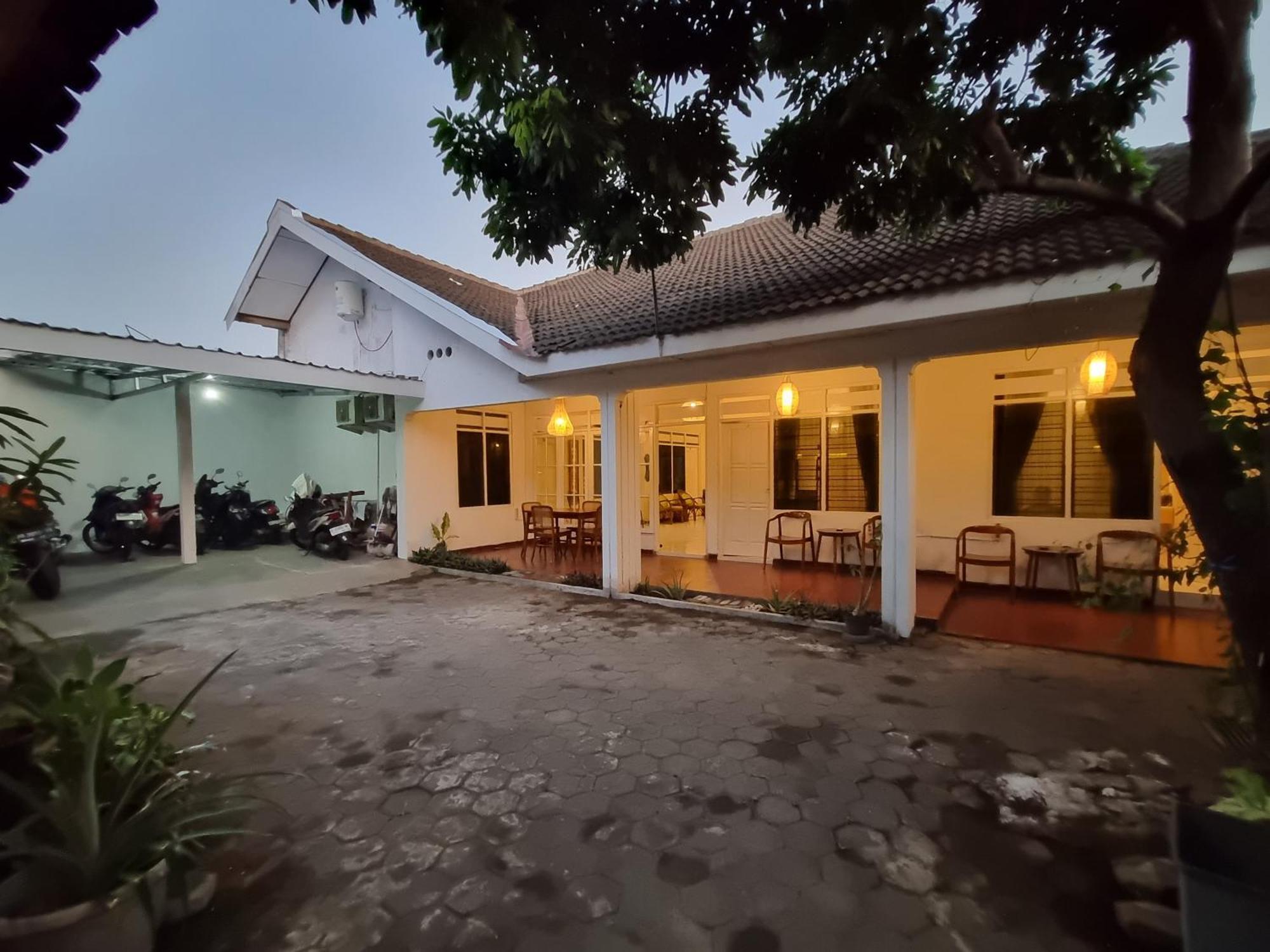 Banana Homestay Prawirodirjan Yogyakarta Exterior photo