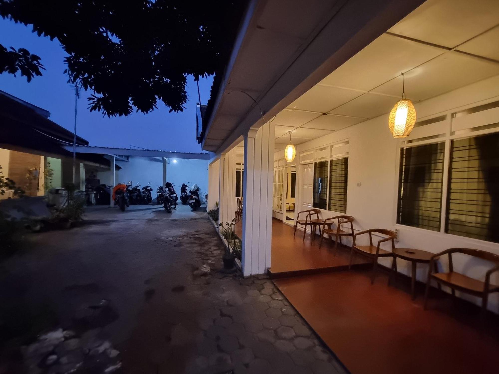 Banana Homestay Prawirodirjan Yogyakarta Exterior photo