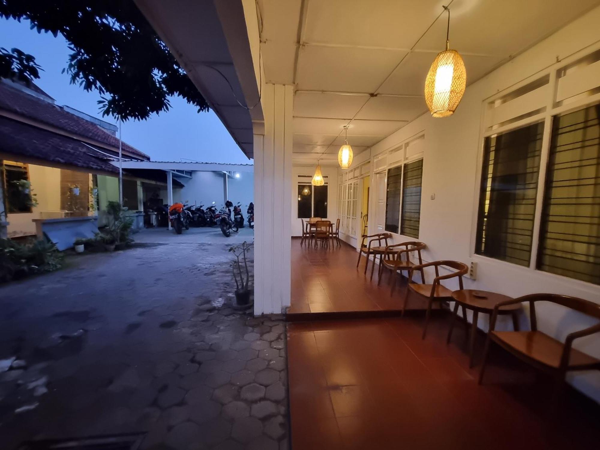 Banana Homestay Prawirodirjan Yogyakarta Exterior photo