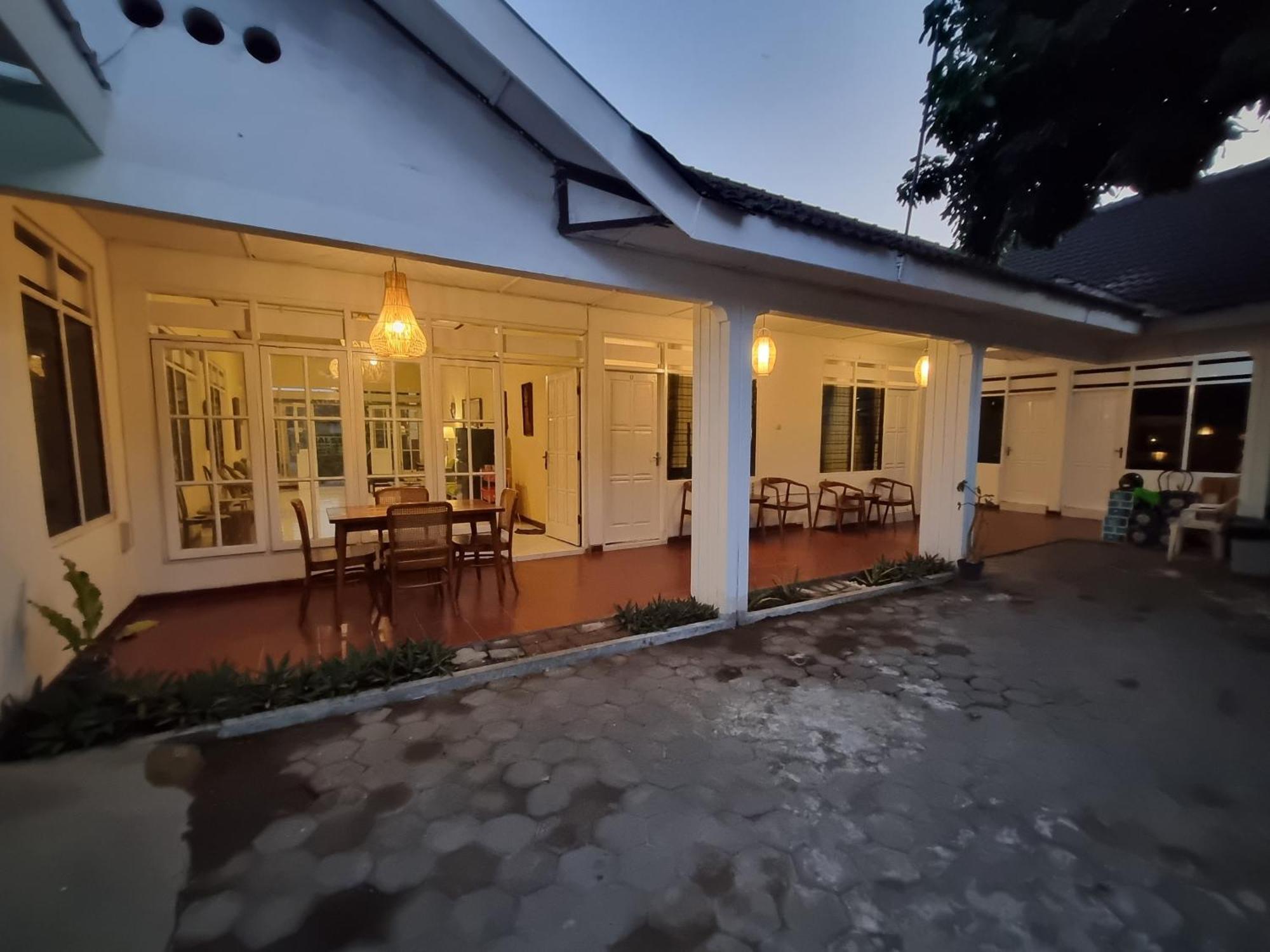 Banana Homestay Prawirodirjan Yogyakarta Exterior photo